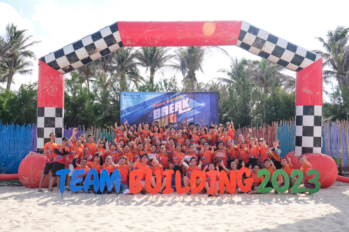 Ngân hàng Sacombank chơi Team Building tại Phan Thiết